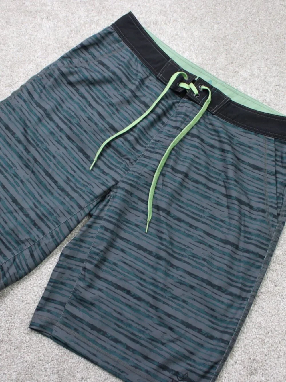 Prana Linear Board Shorts Mens 36 Green/Blue Striped 10